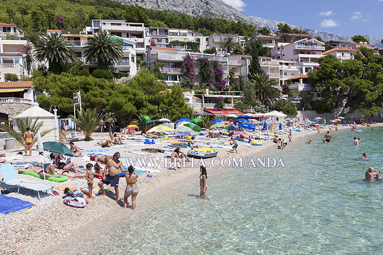 Brela, Kroatien - Strand im Zentrum