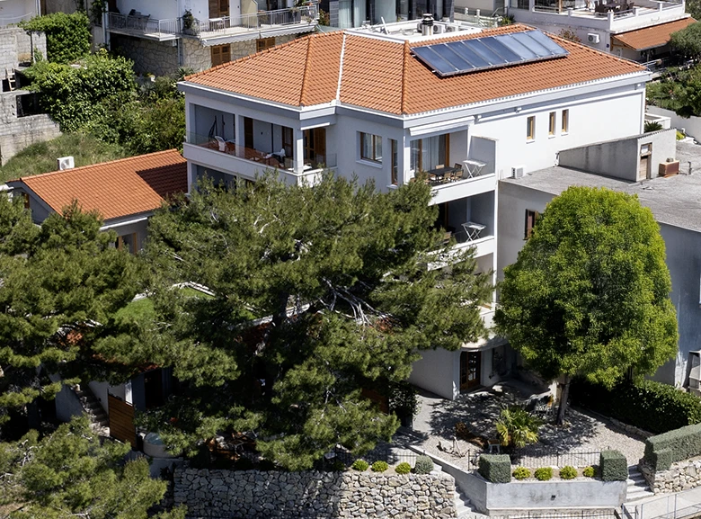 Apartments Bikin, Brela - aerial house and beach view