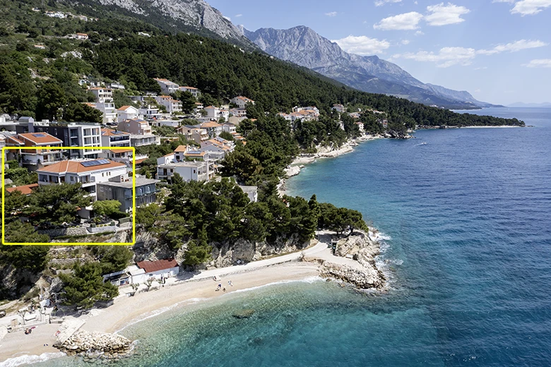 Apartments Bikin, Brela - aerial house and beach view