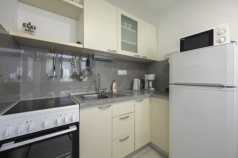 apartments Borka, Brela - kitchen