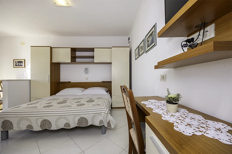 Apartments Dragutin, Brela - bedroom