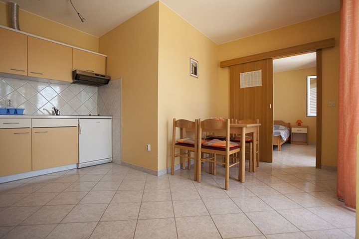 Apartments StoMarica, Brela - kitchen and dining room