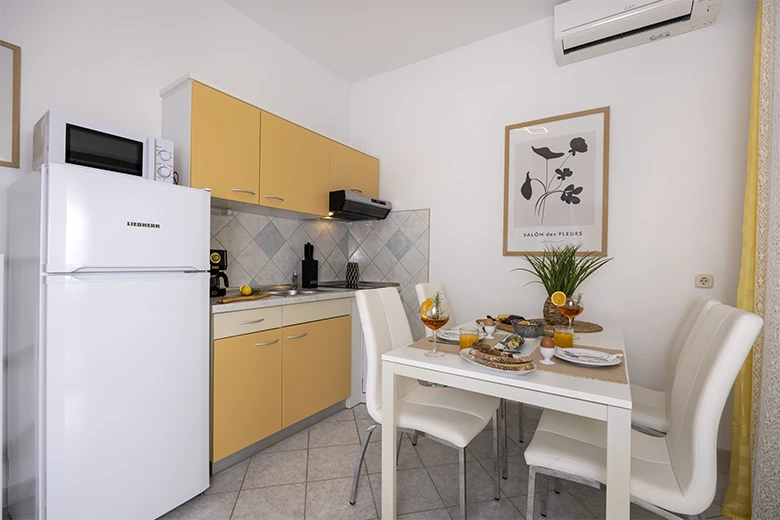 Apartments StoMarica, Brela - dining room