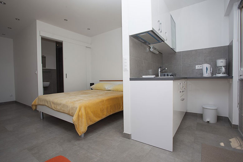 Apartments StoMarica, Brela - kitchen, bedroom