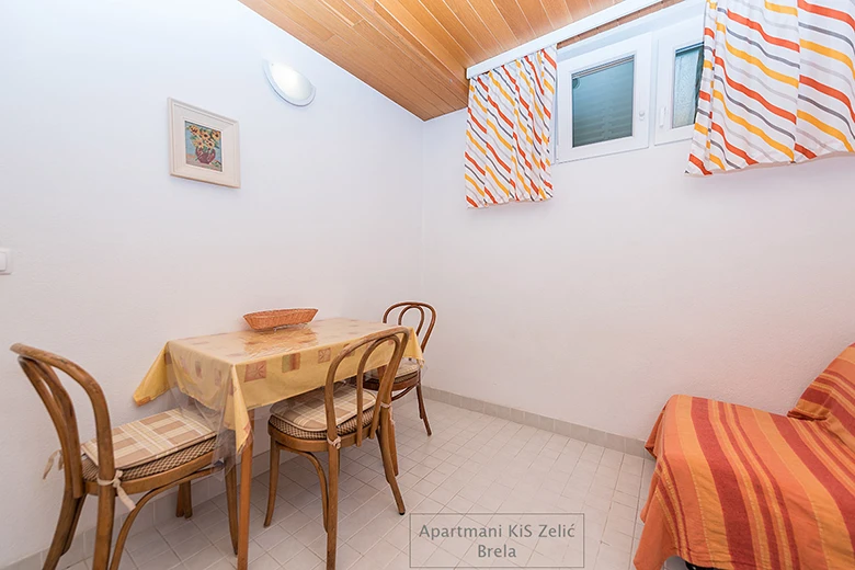 Apartments KiS Zelić, Brela - dining room