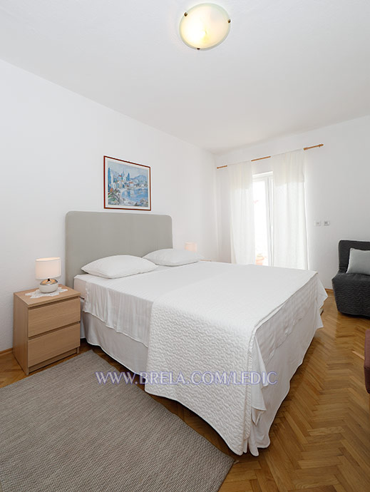 apartments Ledić, Brela - bedroom