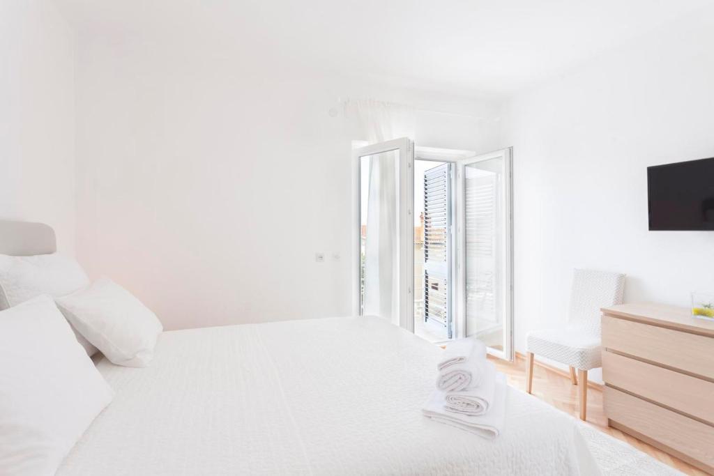 apartments Ledić, Brela - bedroom
