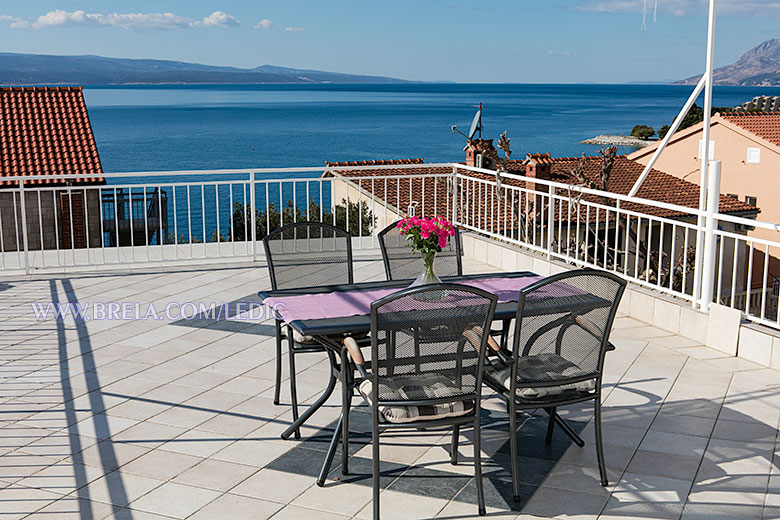 apartments Ledić, Brela - large terrace with wide sea view