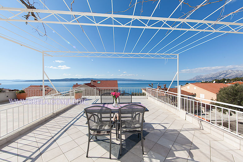 apartments Ledić, Brela - terrace with sea view