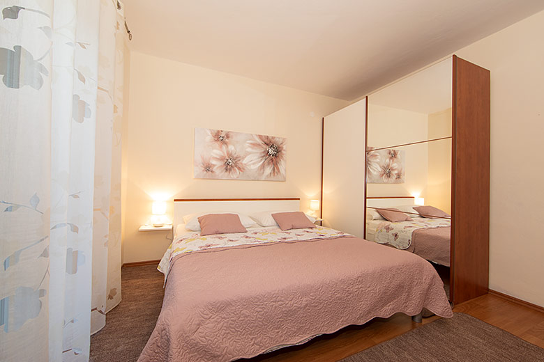 Apartments Maris, Brela - bedroom