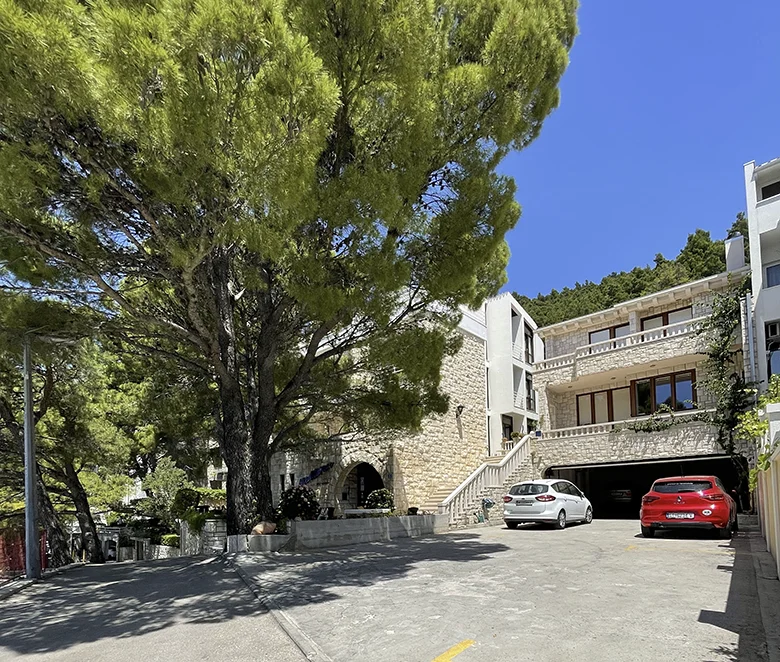 Villa Mediteran, Brela, detail - parking