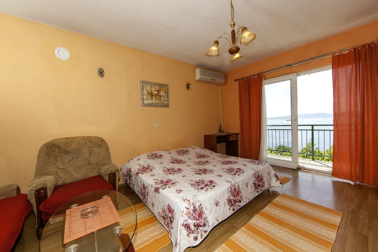 Apartments Mila, Brela - bedroom, living room