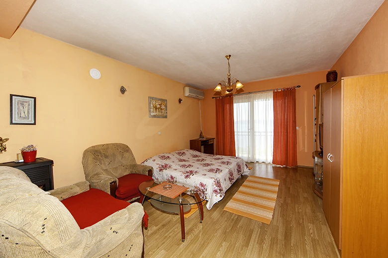 Apartments Mila, Brela - bedroom, living room