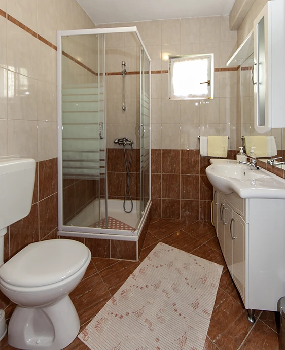 Apartments Mila, Brela - spacious bathroom