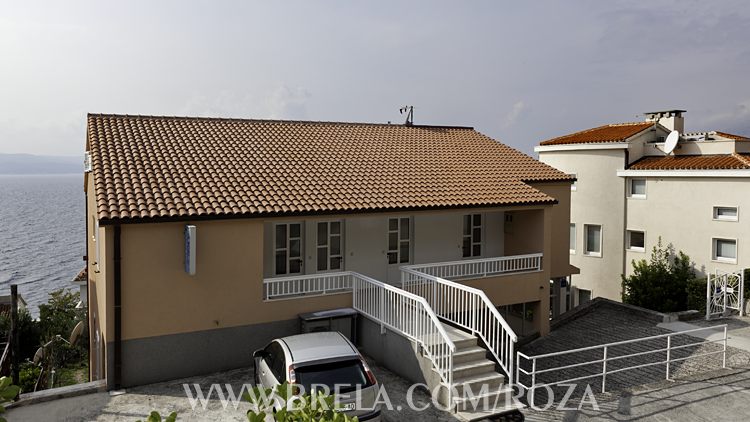 house Villa Roza - parking