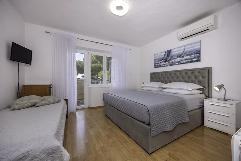 Apartments Škrabić, Brela - bedroom