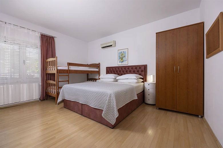 Apartments Škrabić, Brela - bedroom