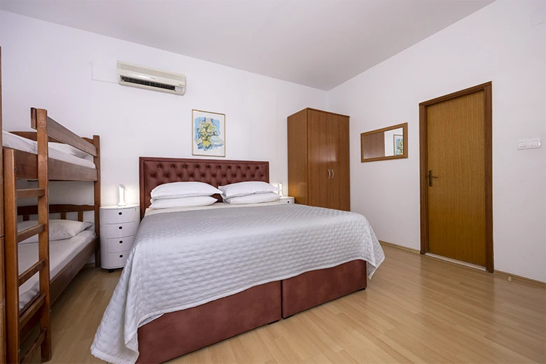 Apartments Škrabić, Brela - bedroom