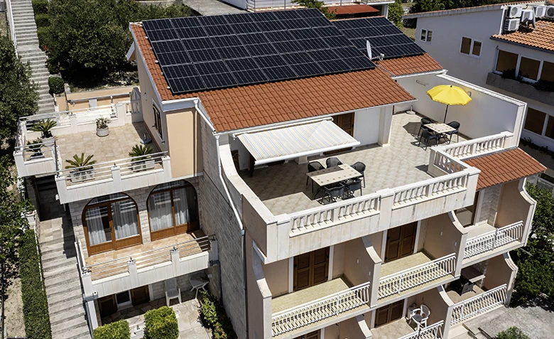 apartments kapetan Jure, Brela - aerial view