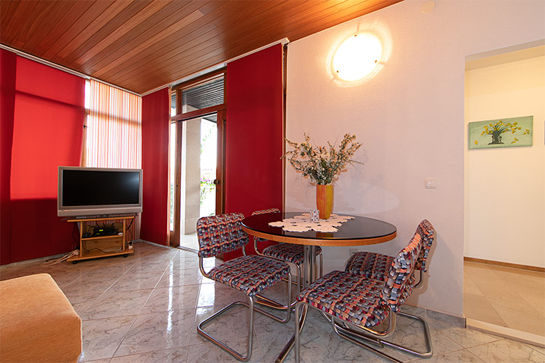 Apartments Villa Sunset, Brela - dining table