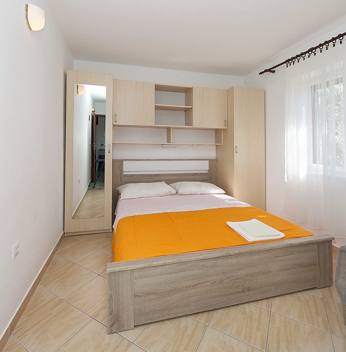 apartments Tunja, Brela - double bed with bridge wardrobe