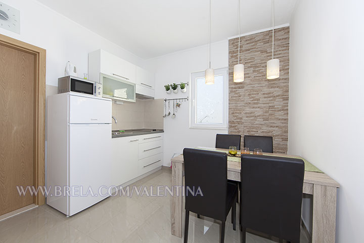apartments Valentina, Brela Šćit - dining room and kitchen