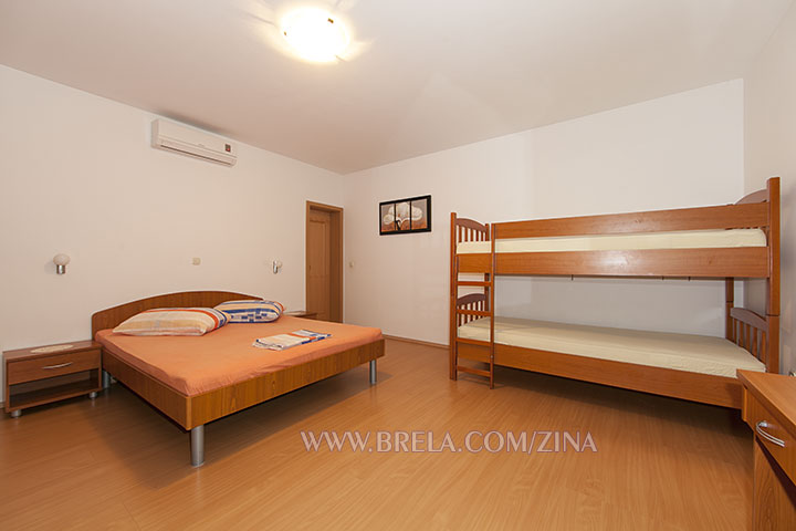 apartment Zina in Brela - bedroom with up to 4 beds