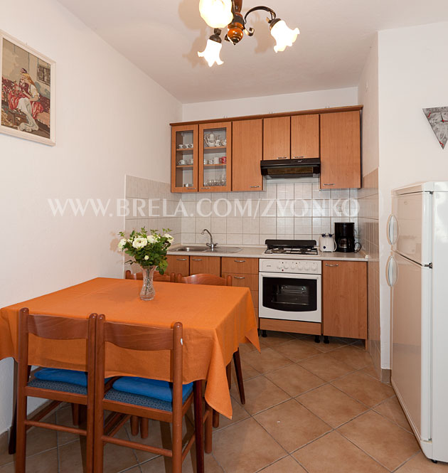 dinningtable and kitchen - apartments Zvonko, Brela